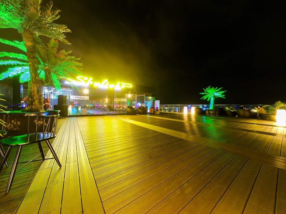 Skylight Restaurant & Pool Bar